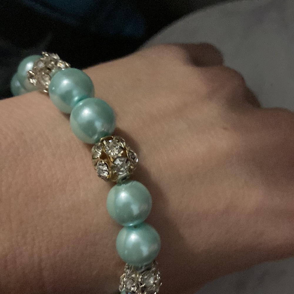 NWOT Faux Tiffany Blue Pearl Bracelet with Rhinestone accents - Picture 2 of 3